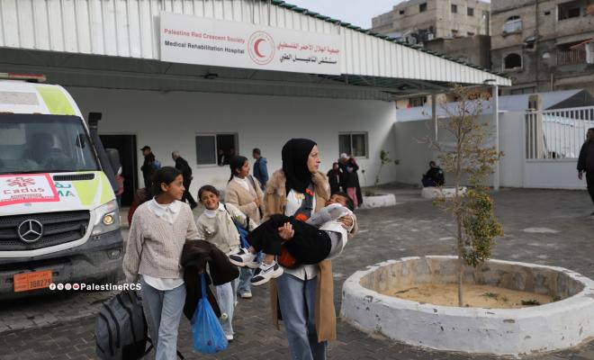 الهلال الأحمر الفلسطيني ينفذ عملية إجلاء طبي جديدة عبر معبر رفح