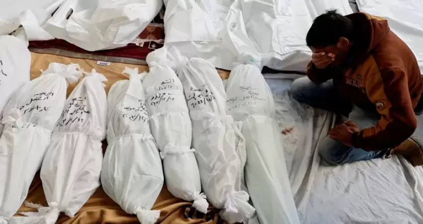 انتشال 20 شهيدا من تحت أنقاض منزل دمّرته “إسرائيل” في بيت لاهيا شمال غزة