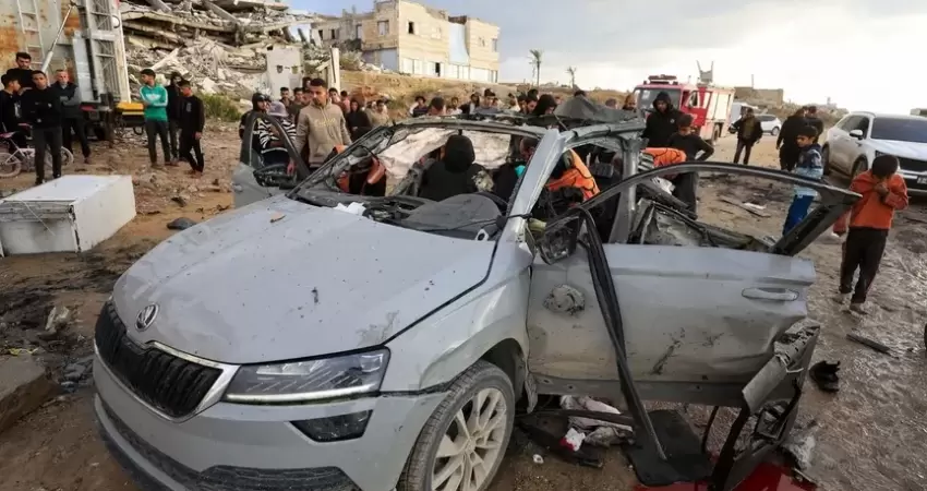 شهداء وجرحى في استهداف طيران الاحتلال لسيارة مدنية غرب مدينة غزة
