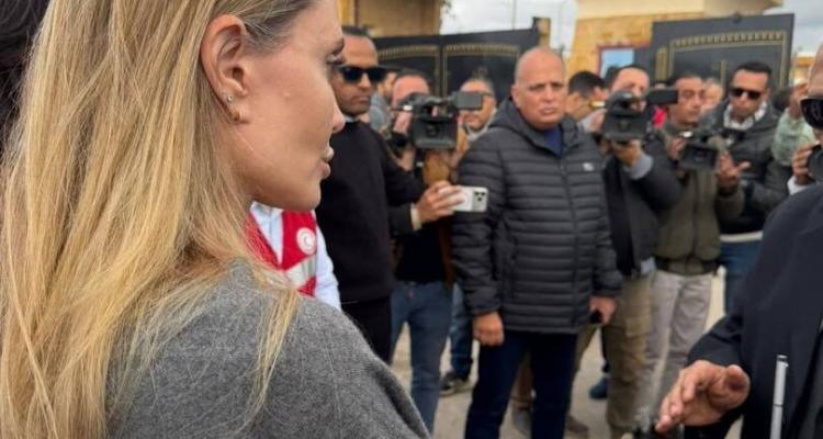 رسالة من قلب غزة إلى “أنجلينا جولي” تروي معاناة الغزيين بعد توقف القصف