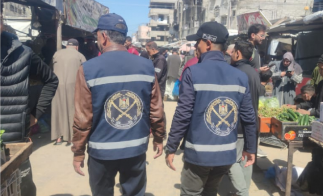 شرطة خان يونس تتلف طنين من الشوكولاتة الفاسدة