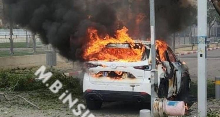 صواريخ انشطارية تضرب “إسرائيل”.. إصابات وحرائق في “تل أبيب” ومحيطها إثر هجوم إيراني مكثف