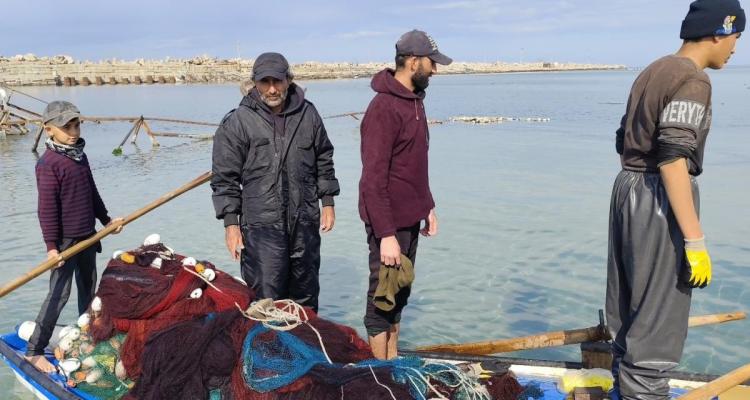 الصيادون في قطاع غزة يضع حياتهم علي المحك وفي مواجهة الموت من مسافة صفر