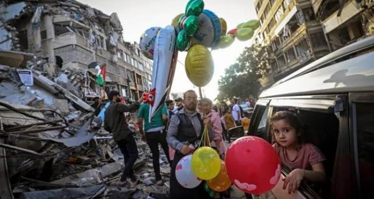 العيد بلا “عيدية”.. أزمة الكاش تخطف فرحة أطفال غزة