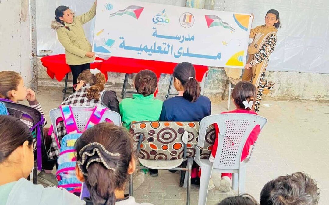 مدرسة من خيام تتحدى الواقع لتعليم التلاميذ علي انقاض دمار جباليا