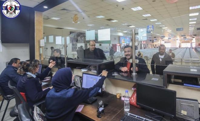 عبور 10 آلاف مواطن عبر معبر الكرامة وتوقيف 24 مطلوباً