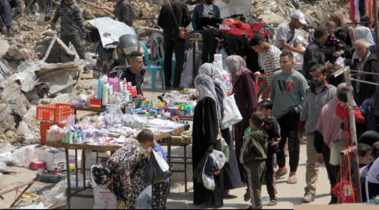 ملابس العيد في غزة…أسعار فوق الخيال وقسائم الملابس للفقراء واليتامى يشوبها التلاعب