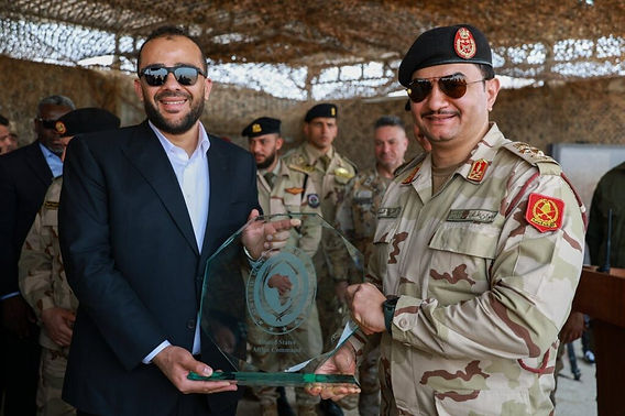 ليبيا – مصافحة تاريخية بين طرابلس وبنغازي