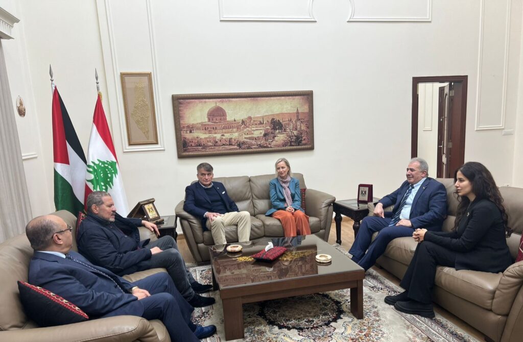 سفارة دولة فلسطين في لبنان: تأكيد على دور الأونروا وضرورة تحييد المخيمات وسط الظروف الراهنة