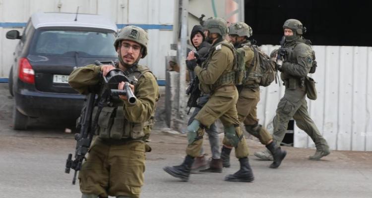 استشهاد أسير واعتقال أكثر من 600 فلسطيني بينهم 31 سيدة خلال شهر مارس
