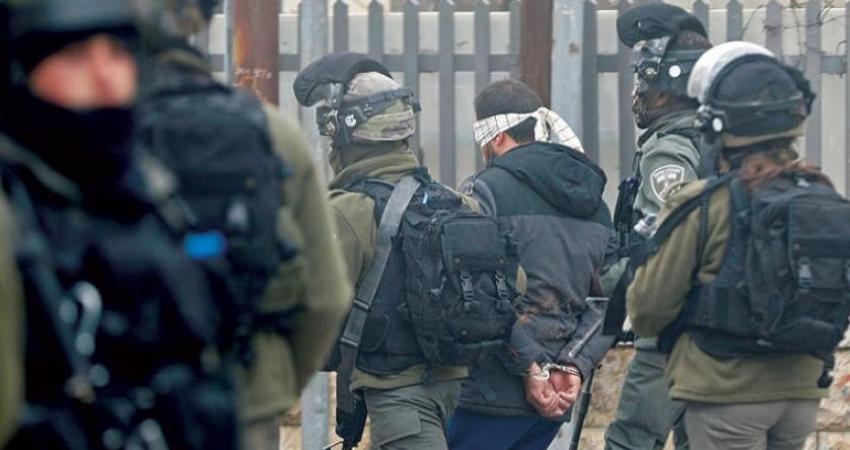 الاحتلال يشن حملة دهم واعتقال في مدن الضفة بينهم محررين