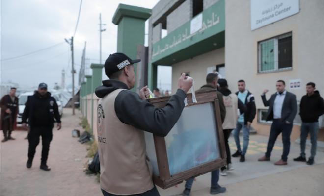 إغلاق صناديق الاقتراع لانتخابات الهيئات المحلية بالضفة ودير البلح 2026/04/25