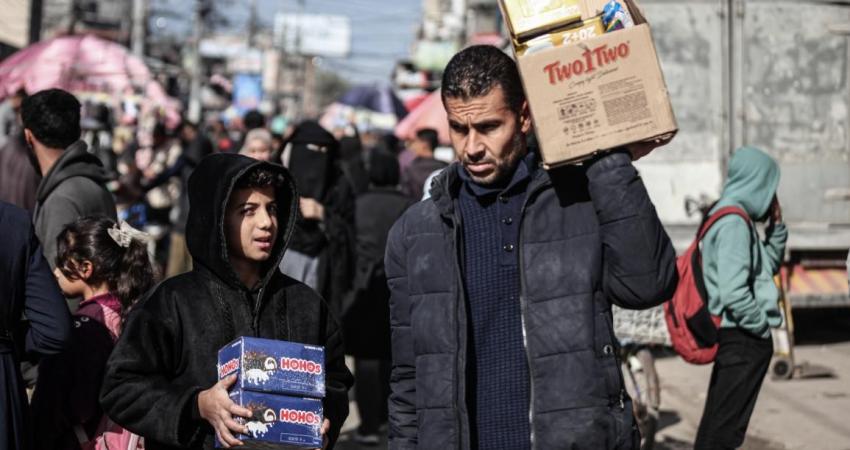 اقتصاد غزة أسير “فخّ الإغاثة”… انهيار الإنتاج