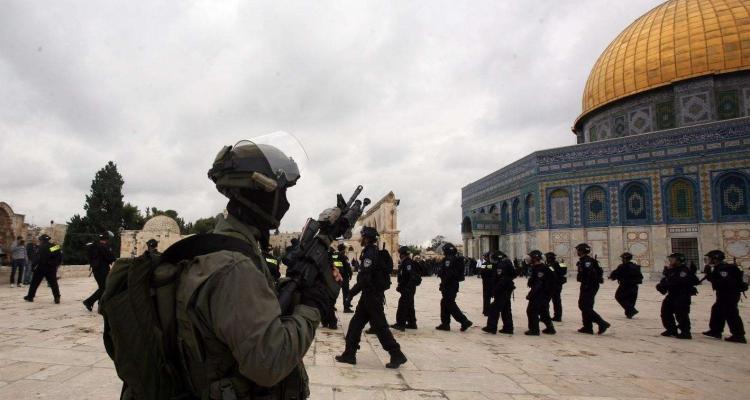 الأورومتوسطي: الاحتلال يوظّف حالة الطوارئ لتفكيك “الوضع القائم” في الأماكن الدينية في القدس
