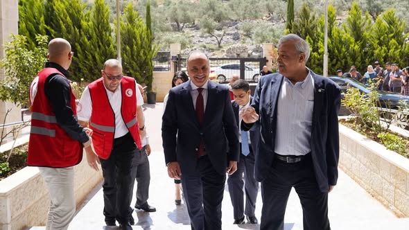 الهلال الأحمر الفلسطيني يستقبل السفير المصري في فلسطين ويستعرض جهوده الريادية في مجال التأهيل
