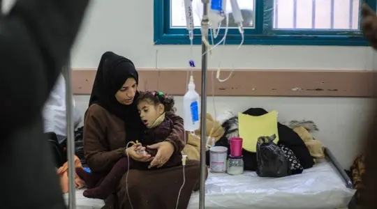 الإسعاف والطوارئ بغزة: القيود الإسرائيلية المفروضة على المعابر تزيد من معاناة المرضى والجرحى