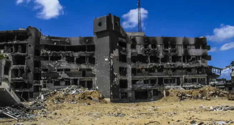 الإحصاء الفلسطيني: انهيار شبه كامل للمنظومة الصحية في غزة وواقع مقلق في الضفة