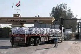استمرار انخفاض عدد شاحنات المساعدات والسلع الأساسية وإغلاق معبر رفح