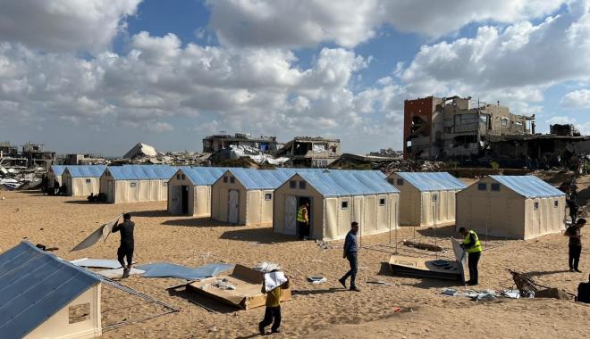 خطة فلسطينية عاجلة لاستبدال الخيام المتضررة بوحدات سكنية في غزة