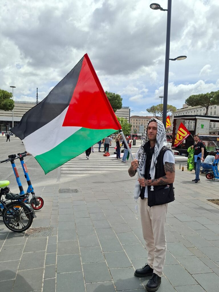روما تشلّ الحركة احتجاجًا على الحروب… وأعلام فلسطين تتصدر مشهد الإضراب الكبير
