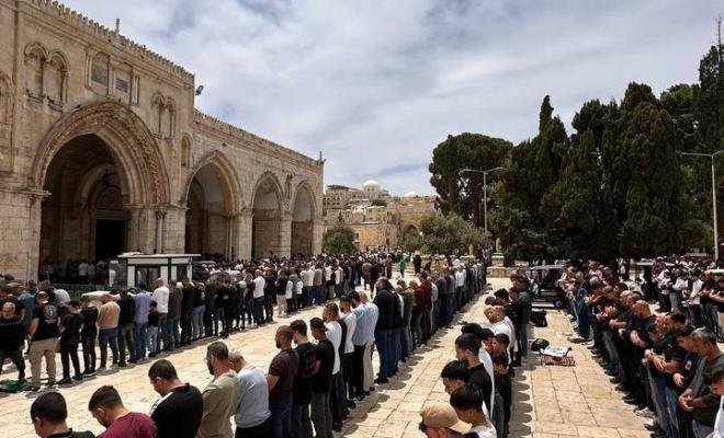 رغم عراقيل الاحتلال.. 75 ألفا يؤدون صلاة الجمعة في المسجد الأقصى