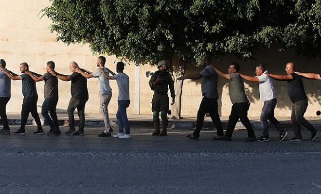 الاحتلال يشن حملة اعتقالات واقتحامات واسعة في الضفة الغربية