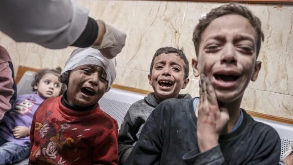 موت مؤجل.. شظايا الاحتلال والعجز الطبي يحاصران مصابي غزة