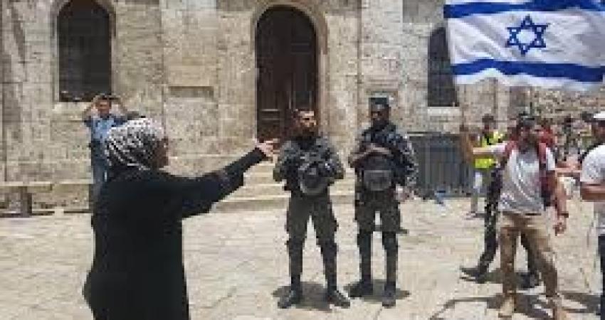 تصعيد خطير.. رفع لأعلام الاحتلال في الأقصى ودعوات لاقتحامات واسعة في 15 مايو المقبل