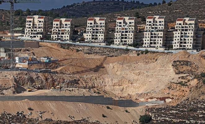 بأكثر من مليار شيكل إسرائيل تصادق على ميزانية لشق طرق إلى مستوطنات جديدة بالضفة