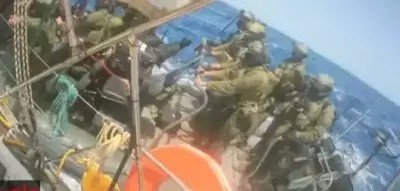 إسرائيل تعتقل 300 ناشط بعد السيطرة على 40 سفينة من الأسطول التركي
