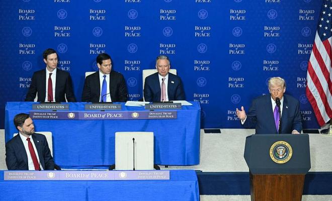 مجلة تكشف الجمود السياسي في غزة وتعثر خطة الـ 20 نقطة الأمريكية