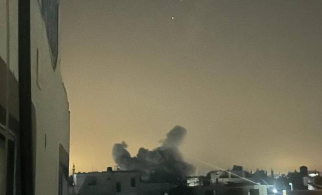 طائرات الاحتلال تُدمر منزلاً سكنياً في مخيم البريج وسط قطاع غزة