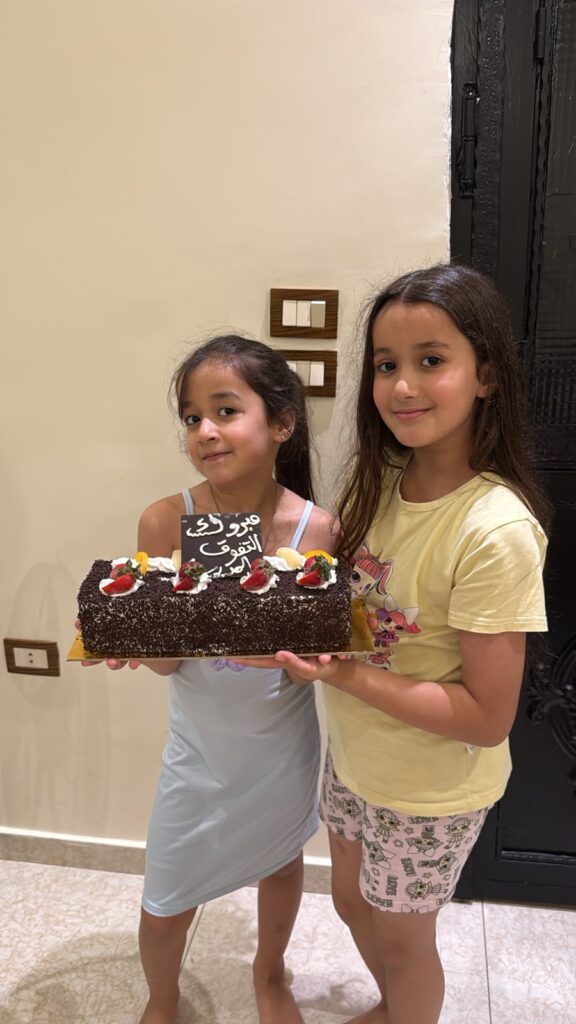 تفوق فلسطيني جديد.. الطفلتان تيما وآيتن الحداد تتألقان في مدرسة “دنيا” خلال العام الدراسي 2025-2026