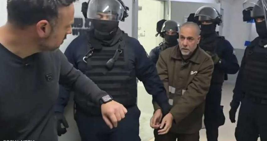 الاحتلال ينقل الطبيب حسام أبو صفية إلى العزل الانفرادي في سجن نفحة
