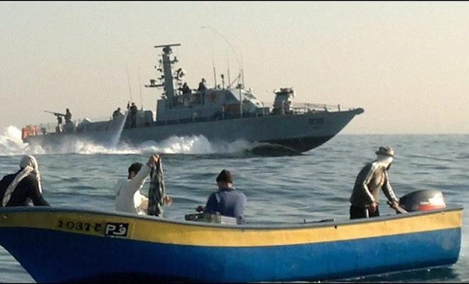 إصابة صياد بجروح خطيرة برصاص الاحتلال في بحر دير البلح