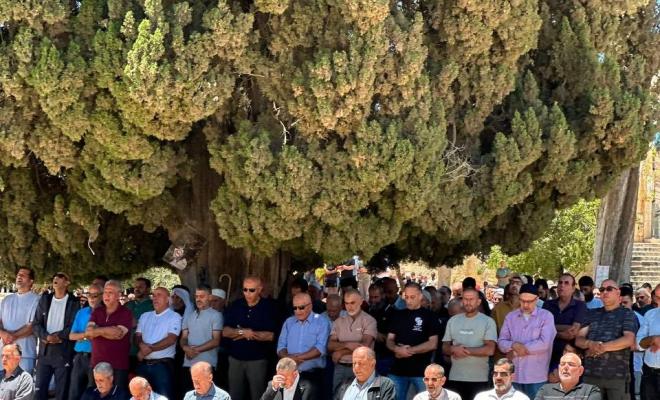 60 ألفا يؤدون صلاة الجمعة في المسجد الأقصى رغم إجراءات الاحتلال