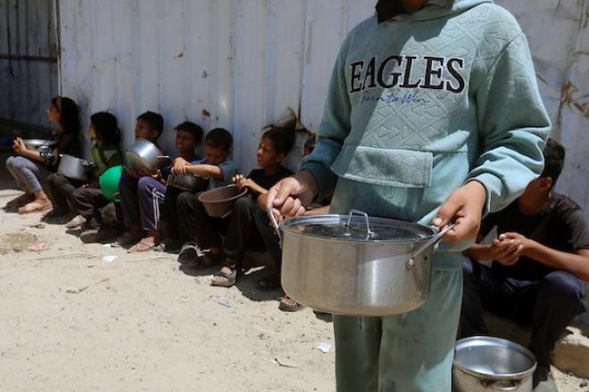 بين عقدة السلاح وسباق إدارة غزة: القاهرة تؤجل اختبار الفصائل إلى السبت وسط ضغط الوسطاء وتصعيد إسرائيلي