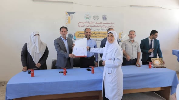 الصحة تحتفل بتخريج دفعة جديدة من دبلوم ممرض عيون