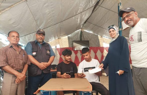 لجنة المرأة والطفل في المخيم المصري 17 الزهراء، تقدم مساعدات نقدية لطلبة التوجيهي