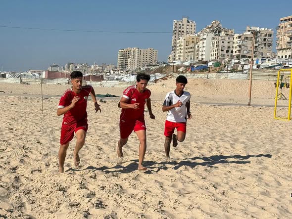 ملعب النادي البحري يستضيف تدريبات الأندية المشاركة في البطولة السابعة لكرة القدم الشاطئية..