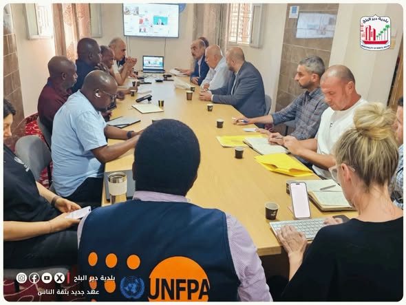 بلدية دير البلح تقدم شرحا توضيحيا لاحتياجاتها العاجلة أمام وفد من المنظمات الأممية في قطاع غزة