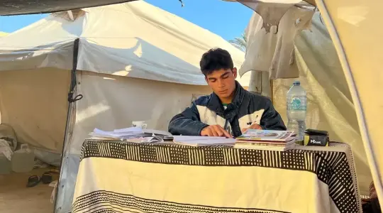 امتحانات التوجيهي منزلي في غزة..  لغط وغضب عارم والطلبة يدفعون الثمن