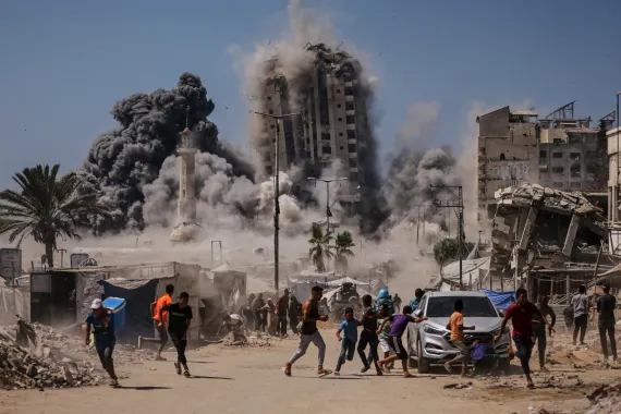 غزة: تصاعد الإبادة الجماعية وتفكك المنظومة الإنسانية وسط القتل والتجويع والتهجير القسري وتوسيع السيطرة العسكرية وتحويل الجغرافيا إلى مناطق غير قابلة للحياة