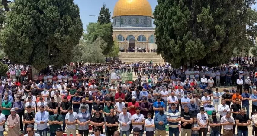 60 ألف مصل يؤدون الجمعة في المسجد الأقصى