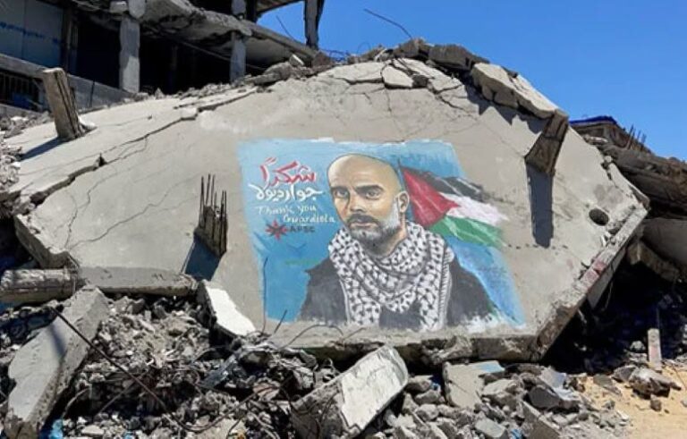 “غزة تحاكي كأس العالم”.. رسائل إنسانية من بقايا الملاعب المدمرة..!!