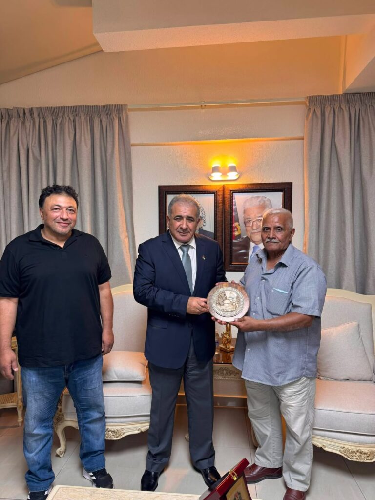 السفير الأسعد يؤكد دعم المواهب الرياضية خلال استقباله وفداً من نادي الشباب العربي الفلسطيني