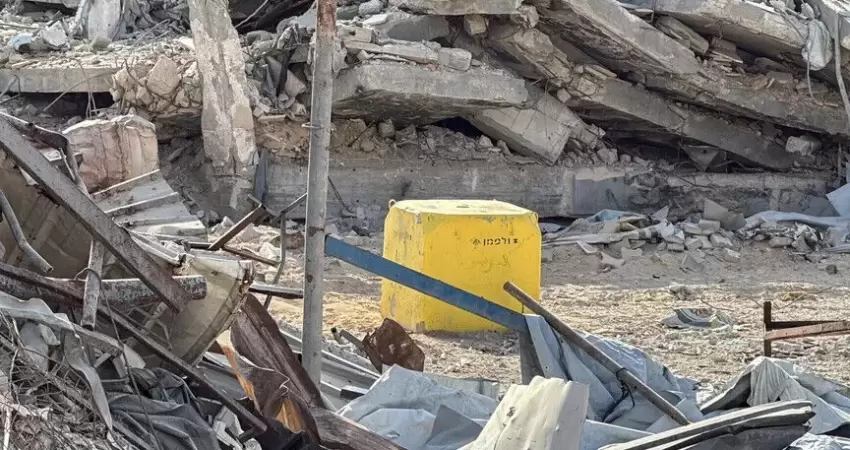 جيش الاحتلال يزيح “المكعب الأصفر” لعمق بلدة أبو العجين شرقي دير البلح