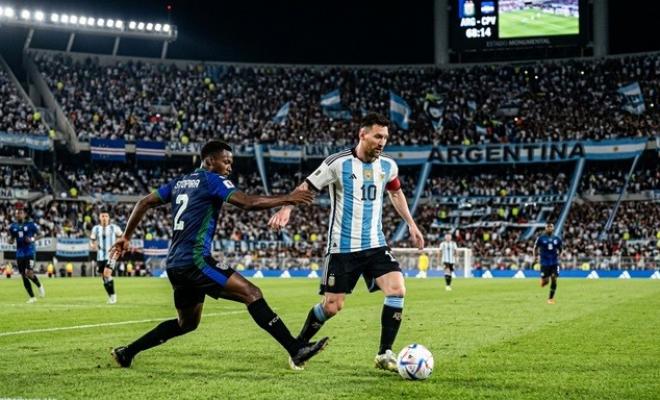 الأرجنتين تهزم الرأس الأخضر بصعوبة وتواجه مصر في دور 16 بكأس العالم