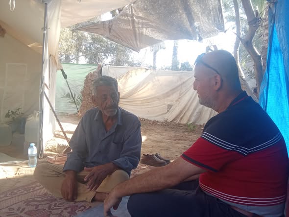 رئيس هيئة فلسطين العربية للإغاثة والتنمية الأهلية يزور مخيمات النزوح ويهنئ الناجحين في المنطقة الوسطى
