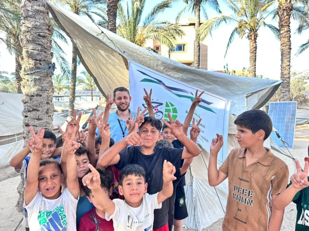 الهيئة الدولية “حشد” تنفذ نشاطًا ترفيهيًا داعمًا للأطفال في مدينة دير البلح